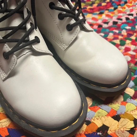 Women's DR.MARTENS White 1460 Smooth Leather Lace Up Boots Size 9 - Picture 3 of 13
